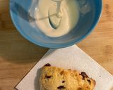 Foto del paso 12 de la receta: “SCONES” con frutos rojos y chips de chocolate blanco!!