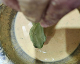 A picture of step 2 of Crispy palak pakora (crispy spinach fritters).