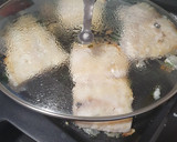 Foto del paso 3 de la receta: Merluza a la plancha con perejil y ajo