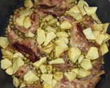 Foto del paso 3 de la receta: Conejo al ajillo con patatas y guisantes