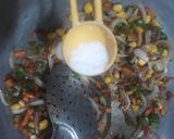 स्पाइसी चीज़ी वेज मैगी नूडल(spicy cheese veg maggi noodle recipe in hindi) रेसिपी चरण 4 फोटो