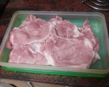 Foto del paso 3 de la receta: Chuletas de cerdo adobadas