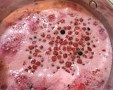 A picture of step 3 of Redcurrant Jam.