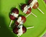 Foto del paso 1 de la receta: Pinchitos de uva y cherrys con roquefort
