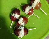 Foto del paso 1 de la receta: Pinchitos de uva y cherrys con roquefort