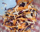 Foto langkah ke 5 dari resep Coleslaw dengan Sosis dan Telur.