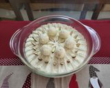 A picture of step 3 of Raffaello pudding.