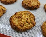 Foto del paso 4 de la receta: 🪻Galletitas de harina de almendras, harina de avena, miel y lavanda 🪻