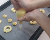 A picture of step 5 of Danish cookies.