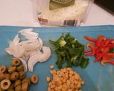 A picture of step 2 of Grated bread eggs pizza.