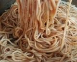 Foto del paso 3 de la receta: Pasta en salsa, acompañada con pernil de pollo
