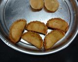 તીખા ઘુઘરા(Spicy Ghughra recipe in Gujarati) રેસીપી સ્ટેપ9ફોટો