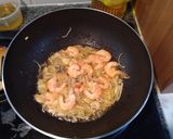 Foto langkah ke 3 dari resep Tumis sayuran wortel udang.