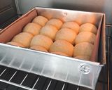 Foto langkah ke 3 dari resep Japanese snowy condensed milk bread.