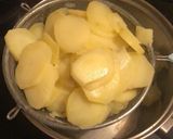 A picture of step 1 of Spanish omelette.