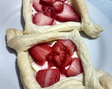 Foto del paso 4 de la receta: Hojaldre con fresas y queso en crema