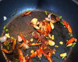 รูปขั้นตอนการทำที่ 2 ของ ผัดเผ็ดยอดมะพร้าวใส่ไก่