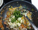 A picture of step 4 of Chicken and veg cheese grilled sandwiches.