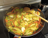 Foto del paso 5 de la receta: Wok de nian gao (pastel de arroz) con verduras