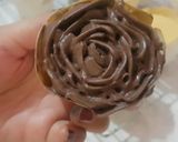 Foto langkah ke 7 dari resep Easy Buttercream Cupcake.