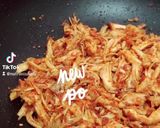 Foto langkah ke 3 dari resep Ayam suwir balado simple.