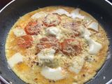 টমেটো চিস ওমলেট (Tomato cheese omelette recipe in bangali)