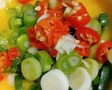 Foto langkah ke 3 dari resep Telur Dadar Mayonnaise Ala Malaysia.