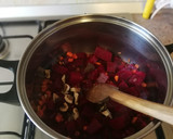 Foto del paso 4 de la receta: Jueves sopa de remolacha con carne
