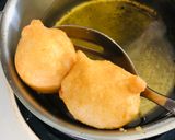 A picture of step 3 of Dahi Vada.