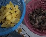 Foto langkah ke 1 dari resep Gulai udang kentang.