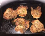 Foto del paso 2 de la receta: Chuletas a las finas hierbas y pimienta