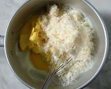 Foto langkah ke 2 dari resep Cheese Custard Muffin.