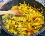 Une image de l'étape 11 de Poulet aux carottes, épices et lait de coco.