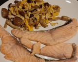 Foto del paso 4 de la receta: Escalopines de salmón con revuelto de champiñones 🍄