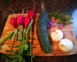 Foto del paso 1 de la receta: Ensalada de la huerta con rabanitos rosa