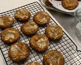 Hình bước làm 6 của món White Chocolate Macadamia Nut Cookies
