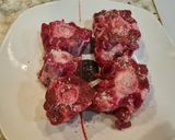 Foto del paso 2 de la receta: Rabo de ternera en salsa de chirivías, pimientos y zanahorias