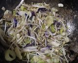Foto langkah ke 2 dari resep Tumis tauge bunga telang.
