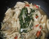 Foto langkah ke 3 dari resep Tumis Jamur tiram kangkung.