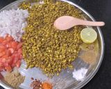 स्वास्थ्यवर्धक चटपटीत मूग चाट (moong chat recipe in marathi) रेसिपी स्टेप 5 फोटो 