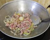 Foto langkah ke 2 dari resep Tumis Kentang Daging Sapi Giling.