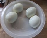 Foto del paso 1 de la receta: 261.Huevos rellenos de anchoas y queso rallado
