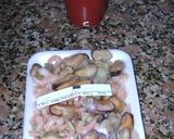 Foto del paso 1 de la receta: Mariscos en salsa de tomate con arroz en olla de barro