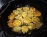 A picture of step 3 of Baingan kay pakoray.