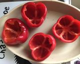 Une image de l'étape 1 de Poivrons rouges farcis bœuf courgettes et basilic.
