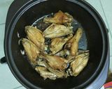 Hình bước làm 4 của món Cánh gà chiên nước mắm