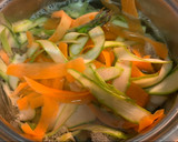 Foto del paso 1 de la receta: Ensalada de perdiz en escabeche con crudités y granada