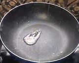 A picture of step 3 of Punjabi style bhindi masala.
