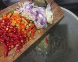 Foto langkah ke 2 dari resep Oseng Tongkol Pete.