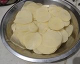 आलू की चिप्स(alu ki chips recipe in hindi) रेसिपी चरण 1 फोटो